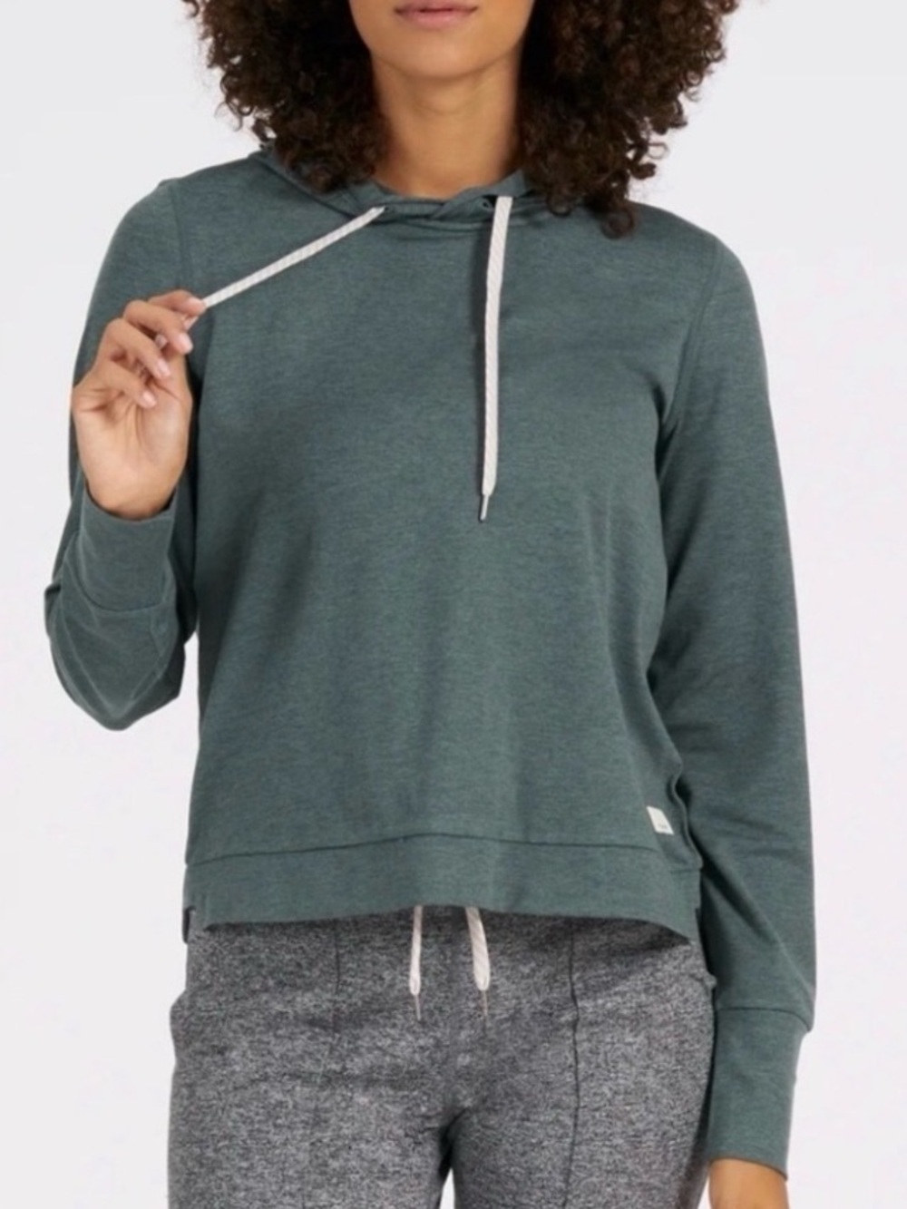Vuori Halo Essential Hoodie in Kelp Heather Green Approx Small
